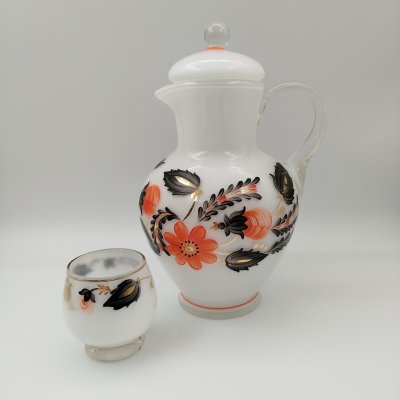 купить [Авторская роспись] Кувшин и стакан с цветочным декором, автор А.И. Маева, стекло, молочное стекло, роспись, золочение, Ленинградский завод художественного стекла (ЛЗХС), СССР, 1955-1960 гг.