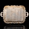 Купить Поднос прямоугольной формы с фигурным бортом и рельефным растительным декором с виноградными лозами (большой), латунь, серебрение, Fraget (Фабрика серебряных и плакированных изделий Иосифа Фраже), Царство Польское, 1896-1914 гг.