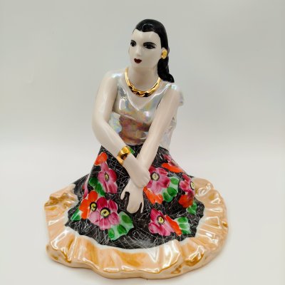 купить Статуэтка "Цыганка Земфира", скульптор А. Д. Бржезицкая, фарфор, роспись, люстр, золочение, Дулевский фарфоровый завод (Дулёво), СССР, 1999 г.