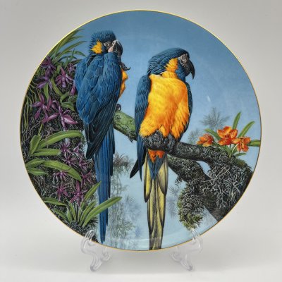 купить Тарелка декоративная настенная "Синегорлые ара" из коллекции "Хрупкий рай", фарфор, деколь, Wedgwood, Великобритания, 1962-1998 гг.
