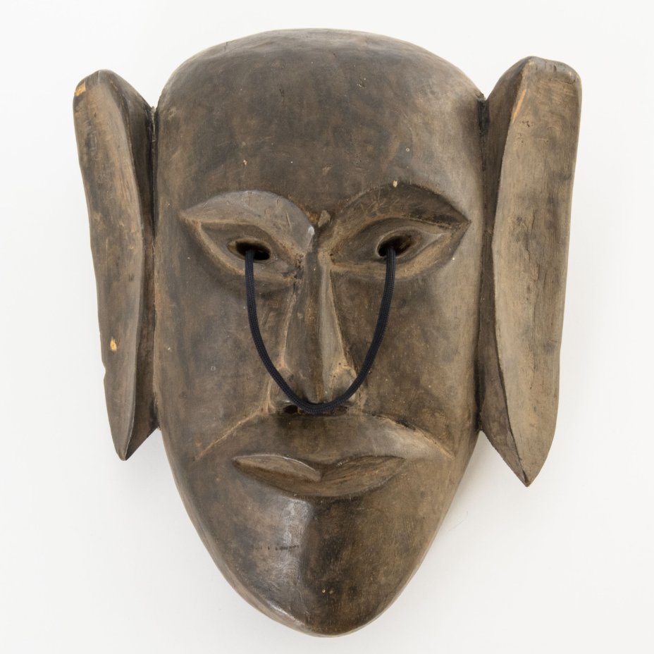 Маска настенная, дерево, резьба, Африка, 1980-1990 гг. стоимостью 6000 руб.