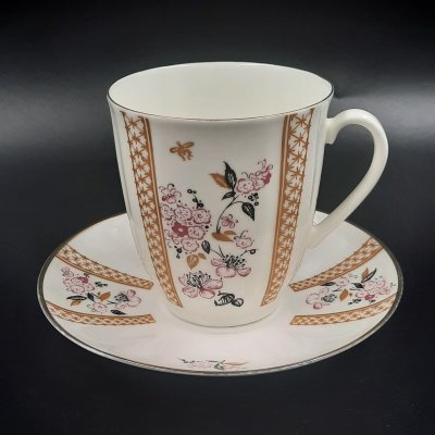 купить Пара кофейная "Яблоневый цвет", форма "Ветерок" (автор формы Т.С. Линчевская), фарфор, деколь, золочение, Ленинградский фарфоровый завод (ЛФЗ), Россия, 1989-2001 гг.