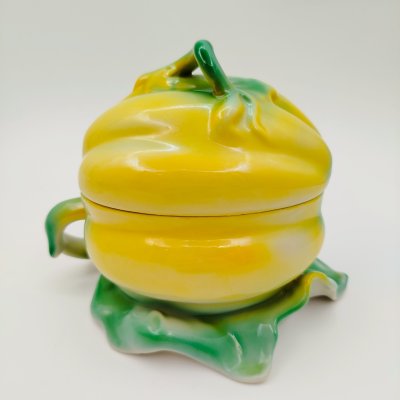 купить Маслёнка "Тыква" с крышкой, фарфор, аэрография, Городницкий фарфоровый завод, СССР, 1970-1990 гг.