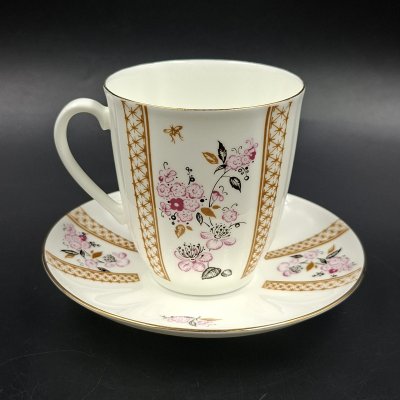 купить Пара кофейная "Яблоневый цвет", форма "Ветерок" (автор формы Т.С. Линчевская), фарфор, деколь, золочение, Ленинградский фарфоровый завод (ЛФЗ), Россия, 1992-2001 гг.