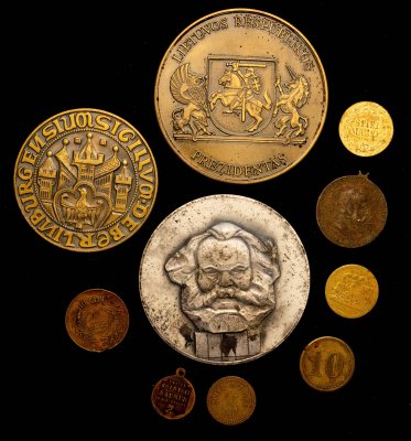 купить Набор начинающего фалериста: подборка из 10-ти памятных жетонов и медалей, Европа, 1880-1980 гг.