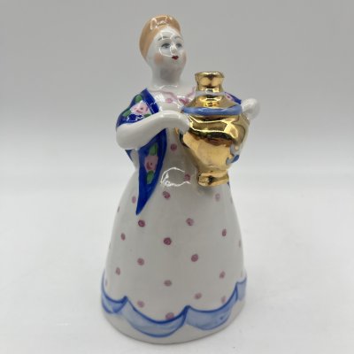 купить Статуэтка "Девушка с самоваром" ("Чаепитие"), скульптор Н.А. Малышева, фарфор, роспись, золочение, Дулевский фарфоровый завод (Дулёво), СССР, 1968-1991 гг.