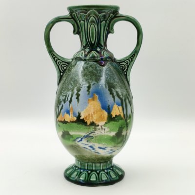 купить Ваза в стиле модерн с двумя фигурными ручками, украшенная изображением пейзажа, керамика, роспись, рельеф, Западная Европа, 1920-1940 гг.
