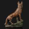 Купить Скульптура немецкой овчарки "На страже" ("En Surveillance"), авторская подпись на постаменте в массе "Hozo", гипс, тонировка, Франция, 1920-1950 гг.