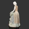 Купить Статуэтка "Девушка у фонтана", скульптор Vicente Martinez, фарфор, роспись, NAO Porcelain, Испания, 1980-1990 гг.