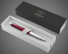 Купить Шариковая ручка Parker Urban Vibrant Magenta CT, стержень: M, цвет чернил: blue, в подарочной упаковке., Лаки и смолы: лак, латунь, нержавеющая сталь, хром, 2026 г.