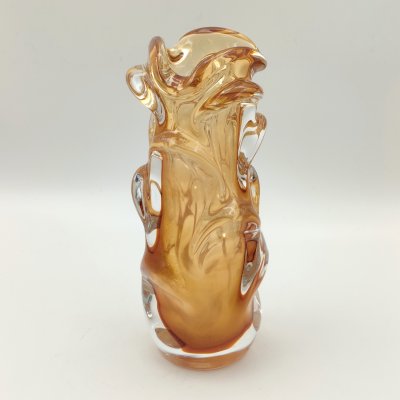 купить Ваза оригинальной формы, выполненная в медовом оттенке, дизайнер Jan Beránek (Ян Беранек), стекло, гутная техника, Скрдловице (Skrdlovice), Чехословакия, 1950-1970 гг.