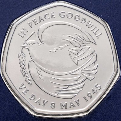 купить Великобритания 50 пенсов (pence) 2025 "80-летие Дня победы в Европе, 8 мая 1945 года"