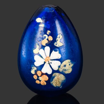 купить Яйцо пасхальное из стекла синего цвета с цветочным декором, стекло, роспись эмалями, Российская империя, 1880-1910 гг.