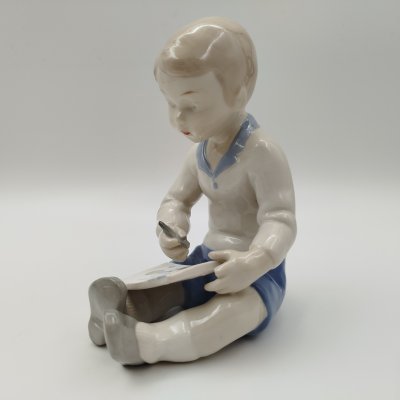 купить Статуэтка "Рисующий мальчик", фарфор, роспись, VEB Porzellanfiguren Lippelsdorf (Липпельсдорф), Германия, 1951-1974 гг.