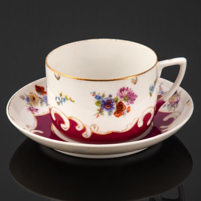 купить Чайная пара с цветочным декором, фарфор, крытье, деколь с дорисовкой, золочение, Дмитровский фарфоровый завод (ДФЗ Вербилки), СССР, 1917-1940 гг.