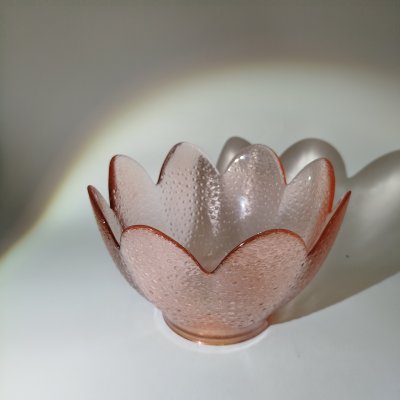 купить Конфетница(салатник) с фестончатым декором, стекло, розалиновое стекло, СССР, 1970-1990 гг.