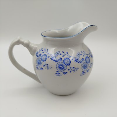 купить Молочник, украшенный сине-голубым цветочным декором, фарфор, деколь, Дулевский фарфоровый завод (Дулёво), СССР, 1953 г.