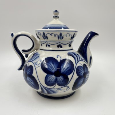 Купить Чайник заварочный, украшенный цветочным декором, фарфор, роспись, Объединение «Гжель», СССР, 1972-1985 гг.