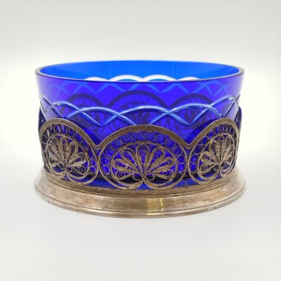купить Сахарница из синего стекла с подставкой в технике скани, стекло, мельхиор, Мстерская художественная фабрика «Ювелир», СССР, 1967 г.