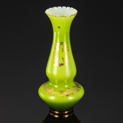 купить Ваза зеленого оттенка, с цветочным декором, Empoli, стекло, двуслойное, золочение, opaline, Италия, 1950-1970 гг.