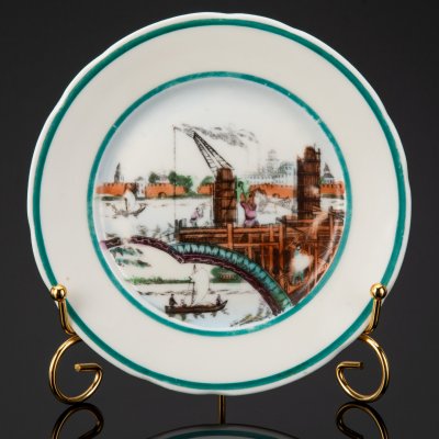 купить Тарелка из сервиза "Новгородская стройка" ("Волховстрой") автор Т.З. Подрябинников, фарфор, деколь, Фарфоровый завод «Пролетарий» (Бронница, Мста), СССР, 1945-1946 гг.
