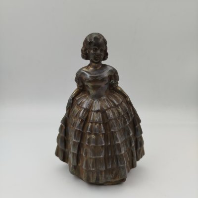купить Статуэтка "Юная красавица в бальном платье", металл, формовка, бронзирование, Западная Европа, 1960-1980 гг.