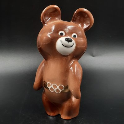 купить Статуэтка "Олимпийский мишка", фарфор, аэрография, роспись, золочение, Дулевский фарфоровый завод (Дулёво), СССР, 1980 г.