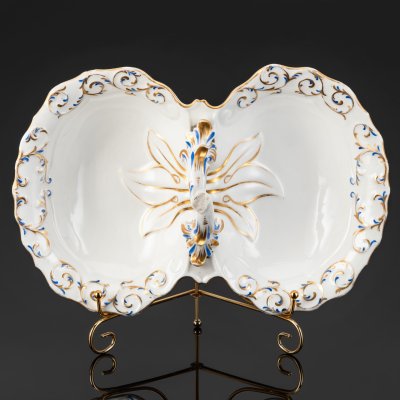 купить Менажница двойная с ручкой и растительным декором в сине-золотой гамме, фарфор, роспись, золочение, Фарфоровый завод братьев Корниловых, Российская империя, 1861-1884 гг.