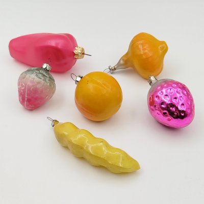 купить Набор из 6-ти ёлочных игрушек в виде овощей, фруктов и ягод, стекло, роспись, СССР, 1950-1980 гг.