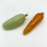 Купить Набор из 2-х елочных игрушек (морковка, огурец), стекло, крытье, СССР, 1960-1980 гг.