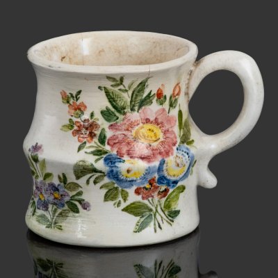 купить [Авторское, с подписью] Кружка с цветочной росписью, автор Любовь Степановна Орлова, фаянс, роспись, СССР, 1970-1990 гг.