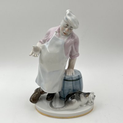 купить Статуэтка "Кот и повар", скульптор В.А. Михалёв, фарфор, роспись, золочение, Ленинградский фарфоровый завод (ЛФЗ), СССР, 1960-1970 гг.