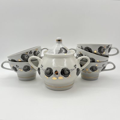 купить Набор из пяти чашек и сахарницы с декором в виде черных роз, фарфор, роспись, золочение, Минский фарфорово-фаянсовый завод, СССР, 1968-1983 гг.