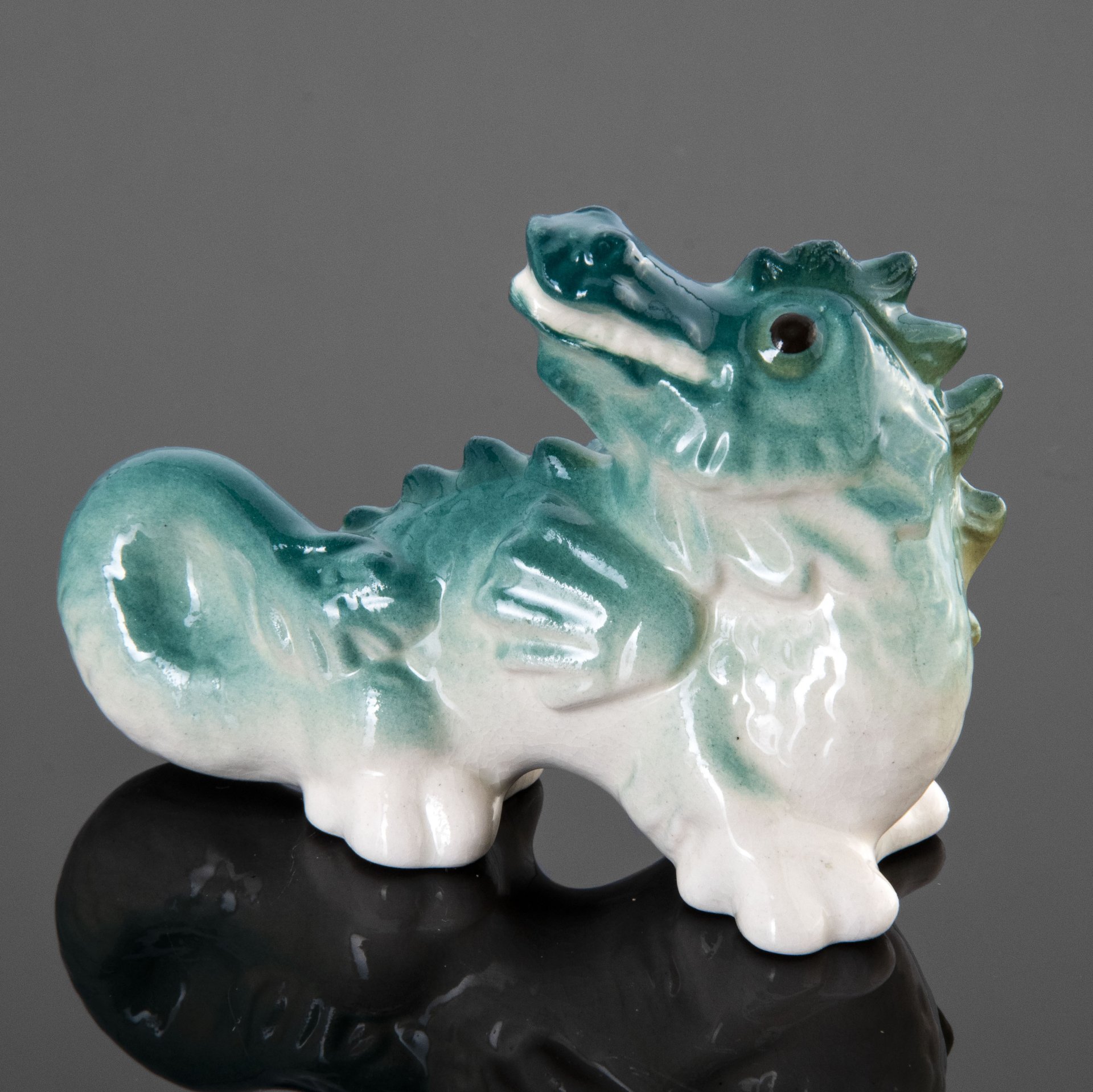 Статуэтка "Дракон", фарфор, аэрография, Ленинградский фарфоровый завод ...