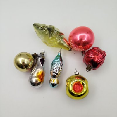 купить Набор из 7-ми ёлочных игрушек разной формы и размера, стекло, роспись, металл, СССР, 1950-1970 гг.