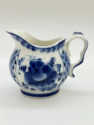 купить Сливочник с флоральным декором, Гжель, фарфор, роспись, Россия, 1991-2010 гг.