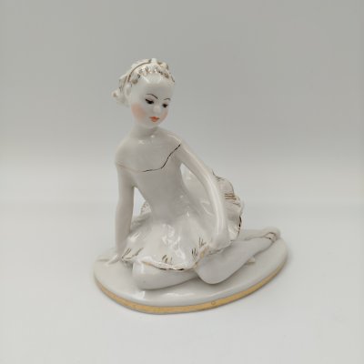 купить Статуэтка "Юная балерина Машенька", скульптор С.Б. Велихова, фарфор, золочение, роспись, Ленинградский фарфоровый завод (ЛФЗ), СССР, 1960-1970 гг.