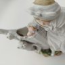 Купить Карандашница "Женщина с белым котом у корзины", фарфор, роспись, золочение, Европа, 1970-1980 гг.