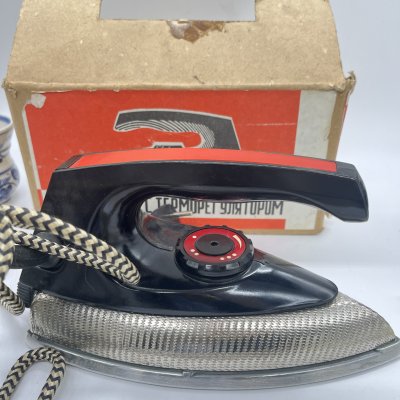 купить Утюг электрический УТ-1000-1,2 220, металл, пластик, СССР, 1989 г.