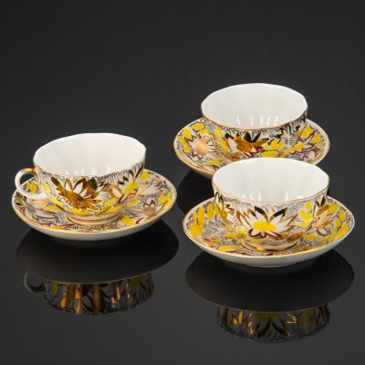 купить Набор из трех чайных пар "Золотые ромашки" (в подборе), автор формы "Тюльпан" С.Е. Яковлева, автор росписи Л.И. Григорьева, фарфор, деколь, золочение, Ленинградский фарфоровый завод (ЛФЗ), СССР, 1970-1992 гг.
