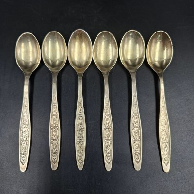 купить Набор из шести чайных ложек с орнаментальным декором, мНЦ (медь-никель-цинк), золочение, Кольчугинский завод цветных металлов, СССР, 1960-1990 гг.