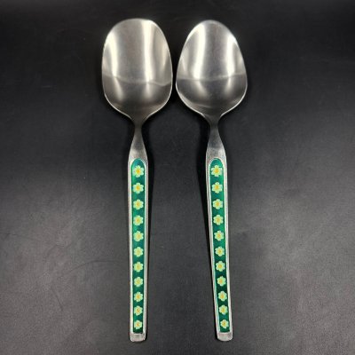 купить Набор из двух сервировочных ложек с цветочным декором, сталь, эмаль, СССР, 1970-1990 гг.
