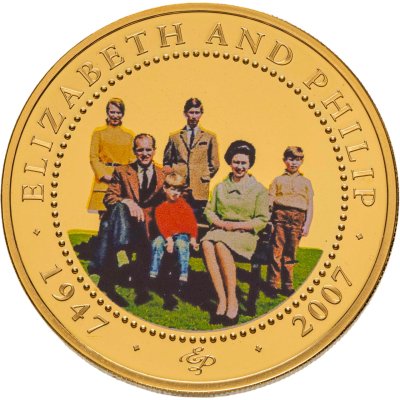 купить Острова Кука 1 доллар 2007 "60 лет свадьбы Елизавета II и Филипп Семейный портрет" в капсуле