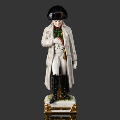 купить Статуэтка "Наполеон Бонапарт", по модели Scheibe-Alsbach, фарфор, роспись, золочение, Западная Европа, 1950-1980 гг.