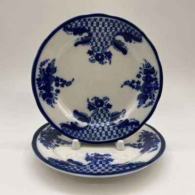 купить Пара тарелок с растительным декором, Гжель, фарфор, роспись, Россия, 1990-2010 гг.