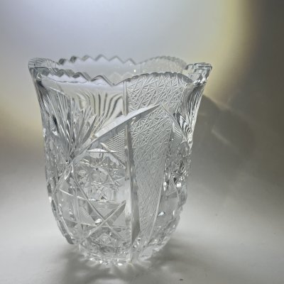 купить Вазочка небольшая для цветов с геометрическим резным декором, хрусталь, алмазная грань, СССР, 1970-1990 гг.