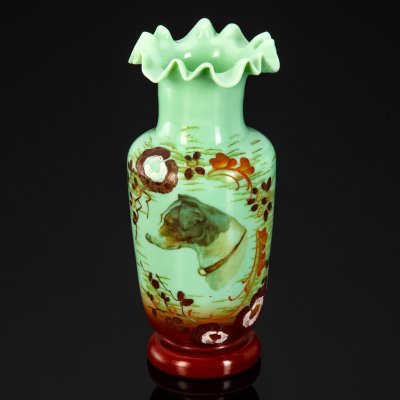 купить Ваза для цветов с изображением профиля собаки и фестончатым горлышком, стекло, роспись эмалевыми красками, деколь, Западная Европа, 1920-1950 гг.