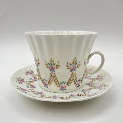 купить Чайная пара "Цветочная гирлянда", форма "Одуванчик", фарфор, костяной фарфор, деколь, золочение, Ленинградский фарфоровый завод (ЛФЗ), СССР, 1960-1980 гг.