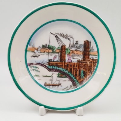 купить Тарелка из сервиза "Новгородская стройка" ("Волховстрой") автор Т.З. Подрябинников, фарфор, деколь, Фарфоровый завод «Пролетарий» (Бронница, Мста), СССР, 1945-1946 гг.