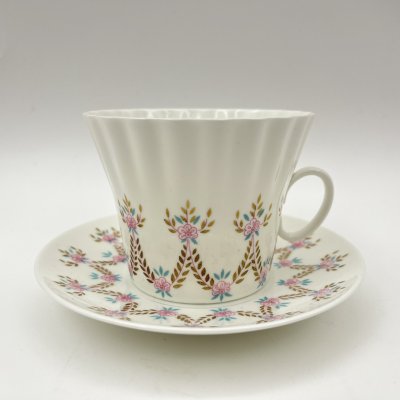 купить Чайная пара "Цветочная гирлянда", форма "Одуванчик", фарфор, костяной фарфор, деколь, золочение, Ленинградский фарфоровый завод (ЛФЗ), СССР, 1960-1980 гг.